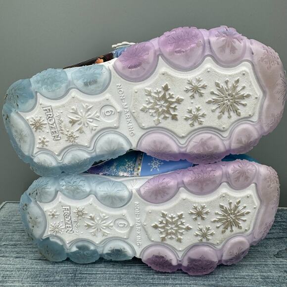 Disney’s Frozen 2 Anna & Elsa Toddler Girl’s Light-up Shoes Light Blue Size 6 - Picture 7 of 9